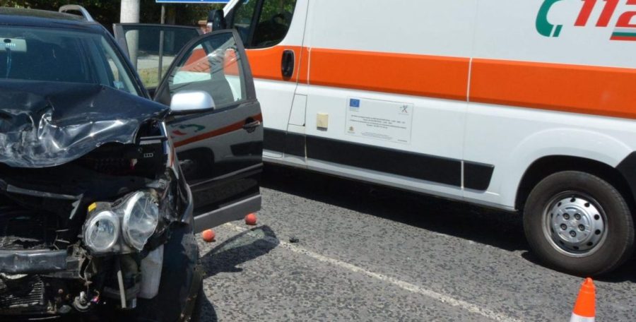 impact-intre-doua-masini-in-cluj:-una-a-ajuns-pe-trotuar-unde-a-lovit-mortal-o-femeie